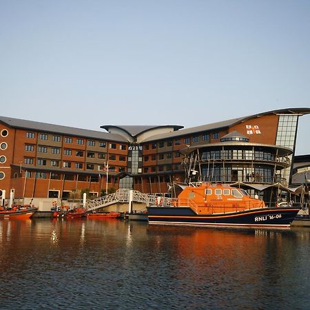 Rnli College 호텔 풀 외부 사진