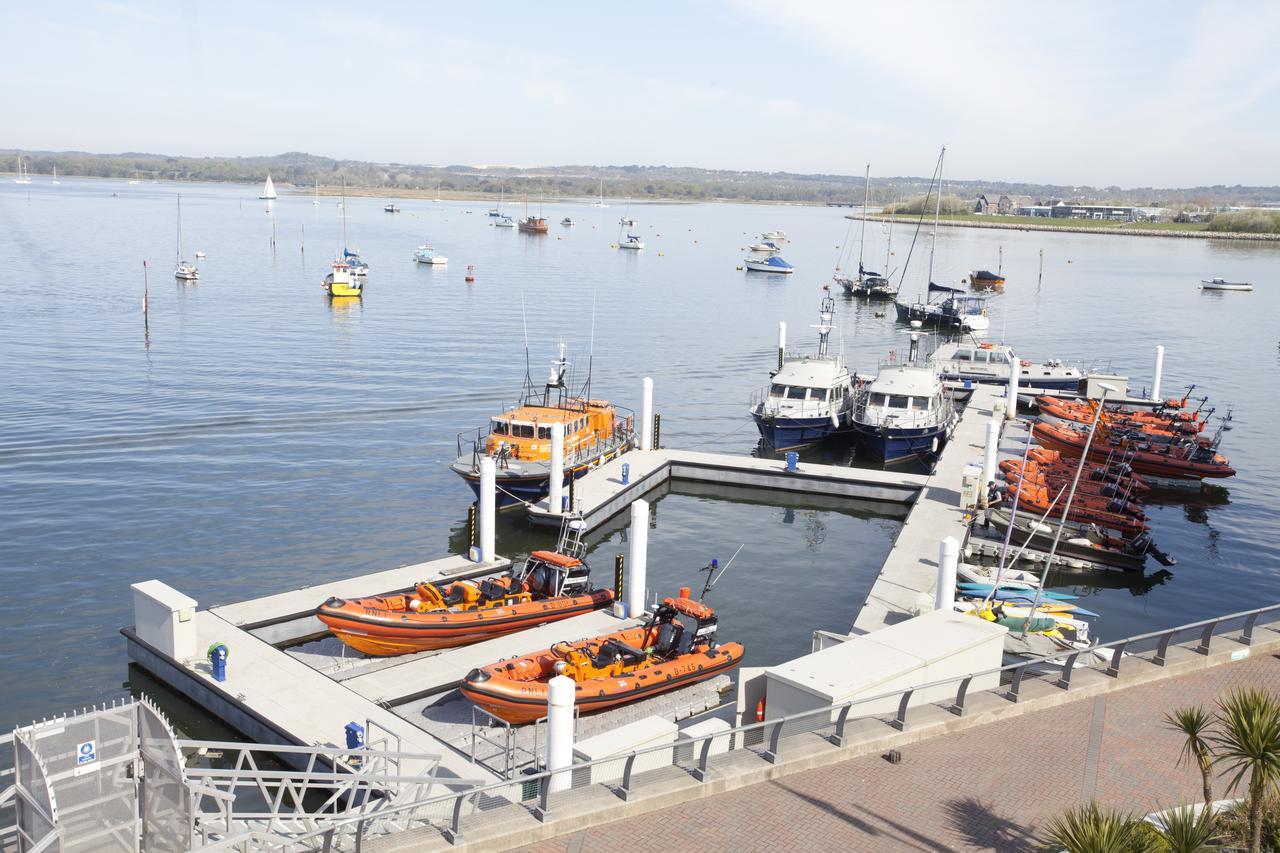 Rnli College 호텔 풀 외부 사진