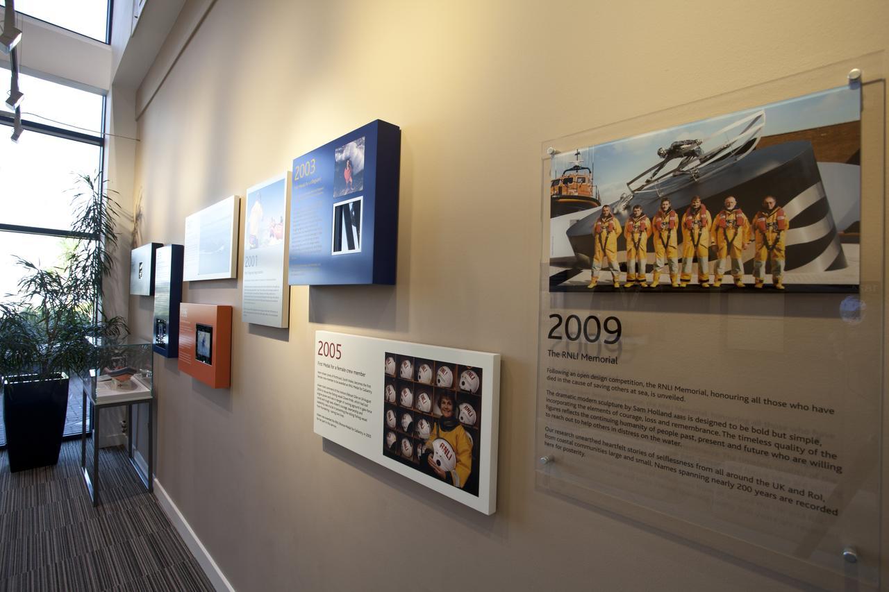 Rnli College 호텔 풀 외부 사진
