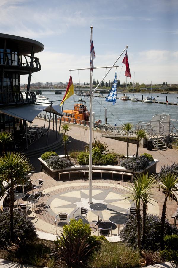 Rnli College 호텔 풀 외부 사진